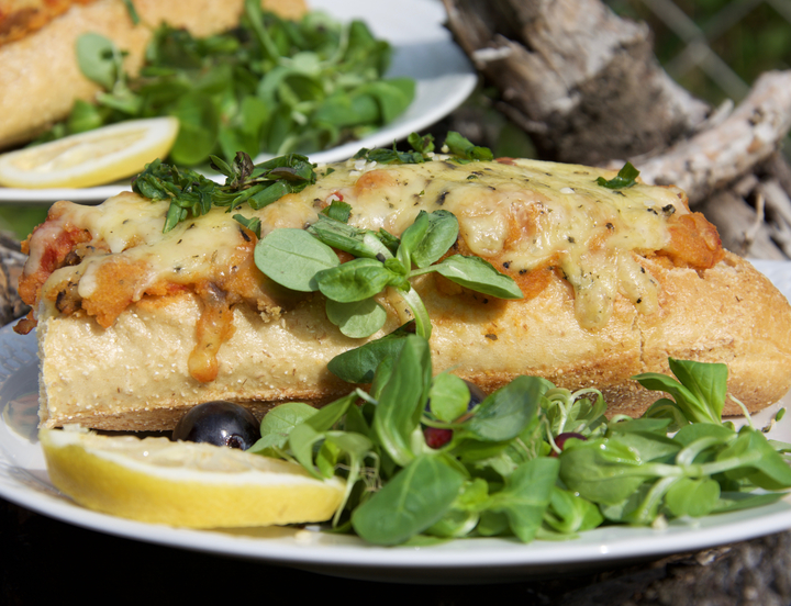 Gefüllte Baguettes mit veganer "Käse"sauce